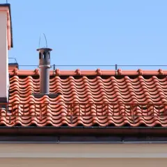 Dachówka płaska czy falista: Która wybór przyniesie więcej korzyści?