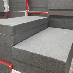 Jaki styropian na ogrodzenie? Wybierz najlepszy materiał dla trwałości