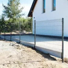 Ile kosztuje 100 m ogrodzenia panelowego? Sprawdź ceny i oszczędności
