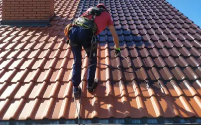 Jak skutecznie umyć dachówkę ceramiczną i uniknąć uszkodzeń