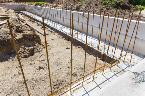 Jakie zbrojenie na fundament? Kluczowe informacje o materiałach i metodach