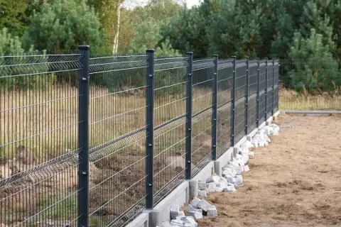Jak zamontować ogrodzenie panelowe - uniknij najczęstszych błędów