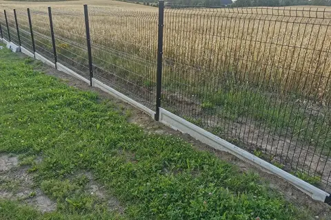 Jaka grubość słupka do ogrodzenia panelowego, aby uniknąć problemów?
