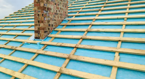 Jak układać dachówkę ceramiczną bez błędów i zbędnych kosztów