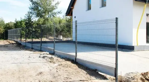 Ile kosztuje 100 m ogrodzenia panelowego? Sprawdź ceny i oszczędności