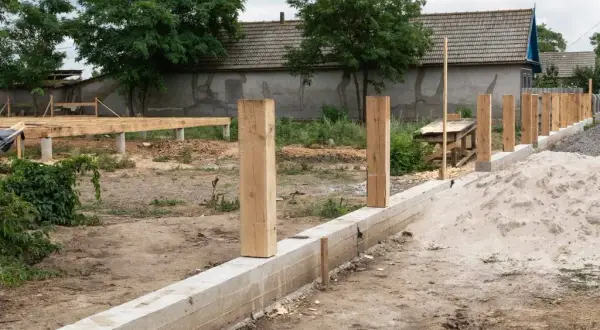 Jak zrobić fundament pod ogrodzenie, aby uniknąć problemów?