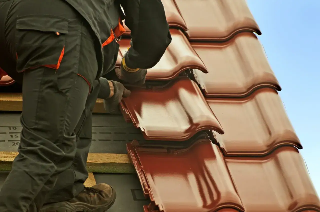 Zdjęcie Jak układać dachówkę ceramiczną bez błędów i zbędnych kosztów