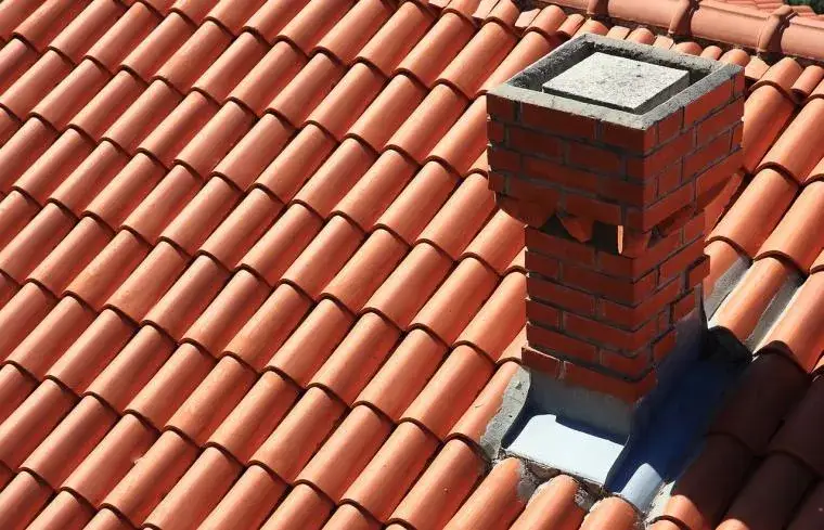 Zdjęcie Dachówka cementowa czy ceramiczna – co wybrać, aby nie żałować?