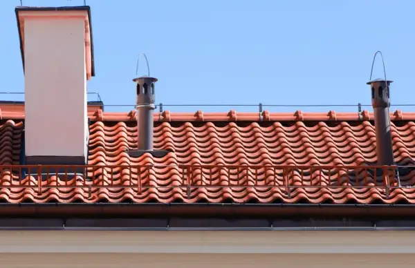 Dachówka płaska czy falista: Która wybór przyniesie więcej korzyści?