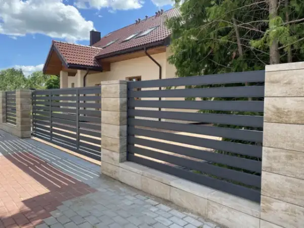 Jaki beton na fundament ogrodzenia? Wybierz najlepszy dla trwałości